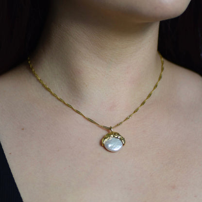 Madre Perla Necklace